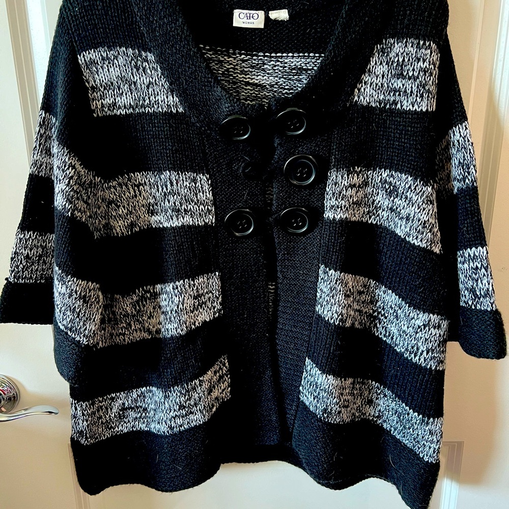 Adorable 3/4 sleeve sweater!